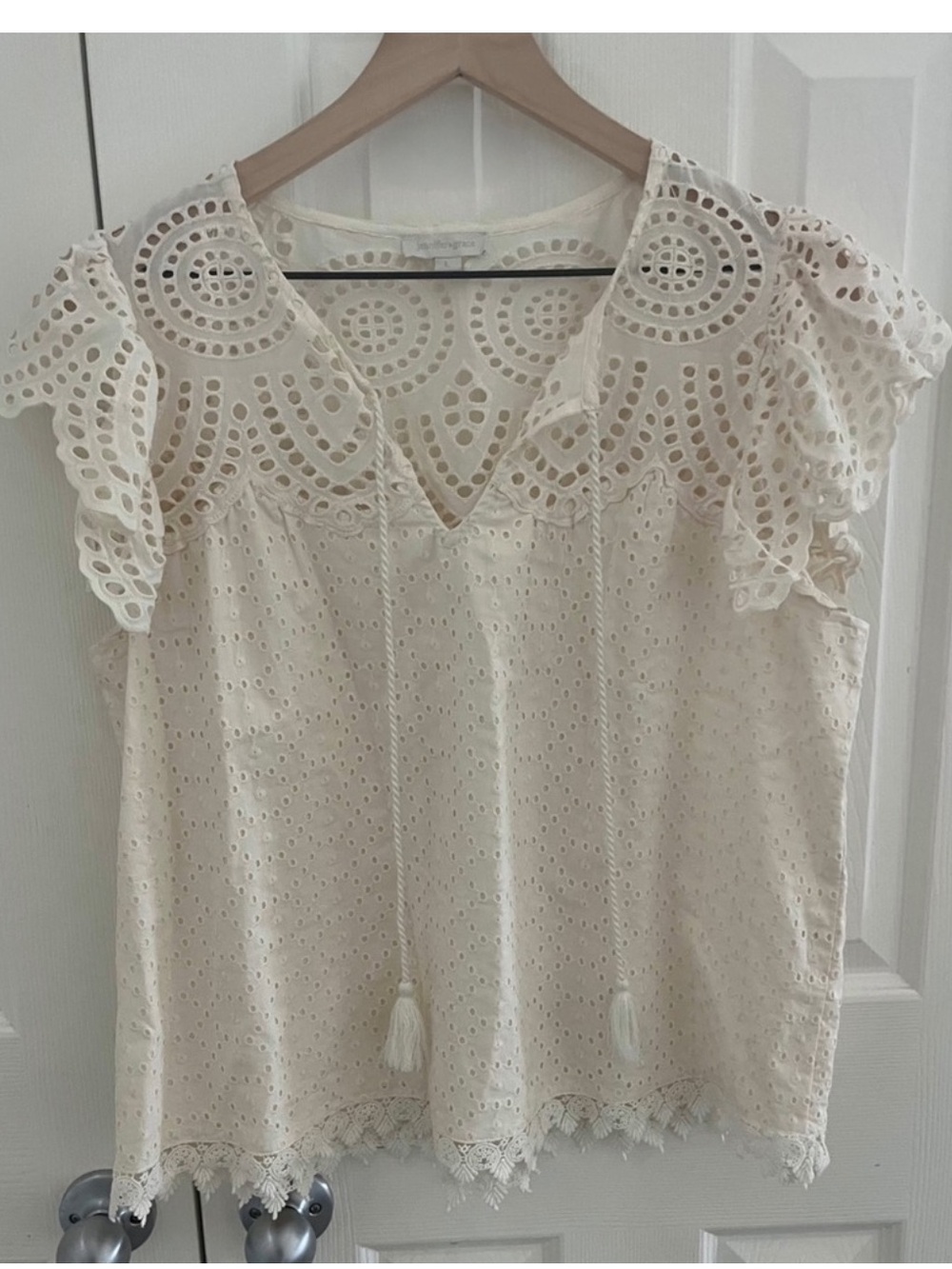 Jennifer and Grace Cream Eyelet
Lace Tassel Blouse Size Large